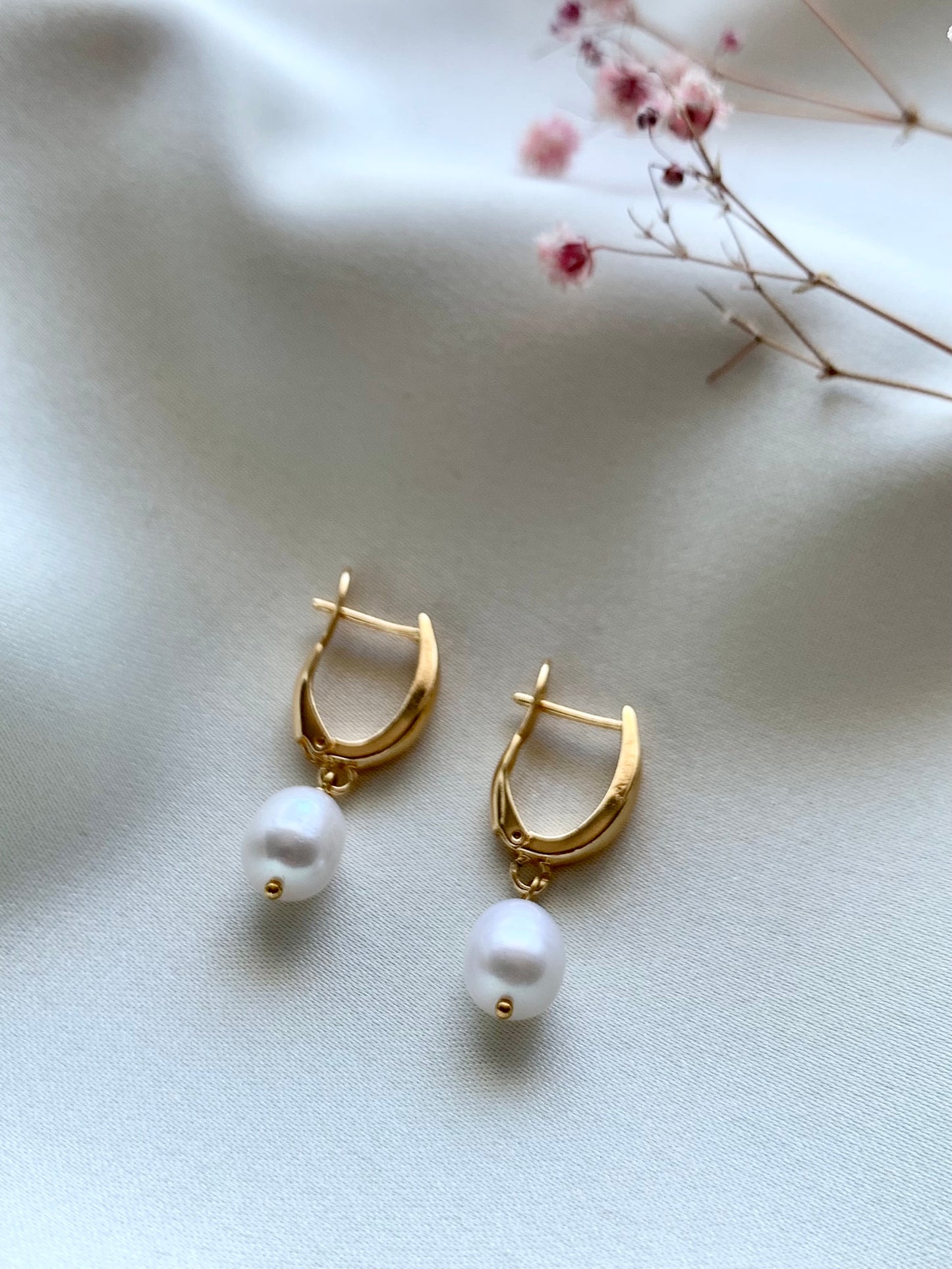 Medium Pearl Hoops