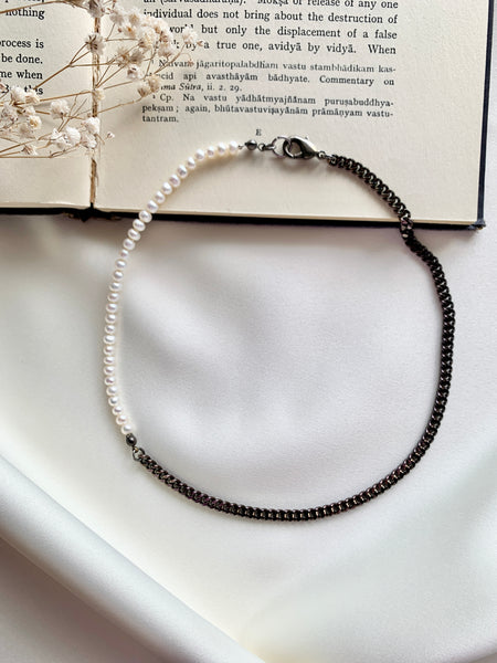 Asymmetric Freshwater Pearl Curb Chain Necklace